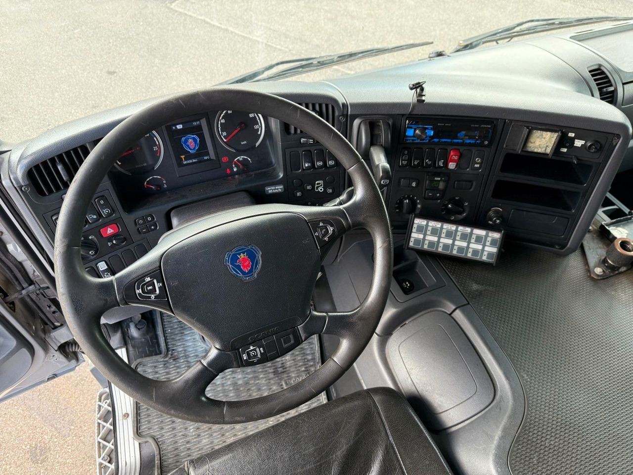 Грузовик-цистерна Scania P400 8x2*6 HMK Bilcon 24.000 l. ADR Euro 5: фото 13 Грузовик-цистерна Scania P400 8x2*6 HMK Bilcon 24.000 l. ADR Euro 5: фото 13