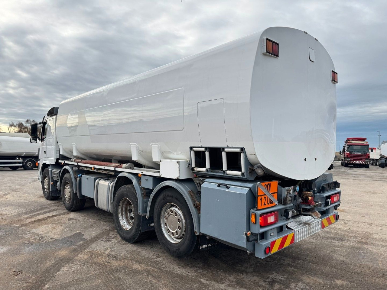 Volvo FM 440 8x2*6 24.000 l. ADR Tanktruck - Грузовик-цистерна: фото 4 Volvo FM 440 8x2*6 24.000 l. ADR Tanktruck - Грузовик-цистерна: фото 4