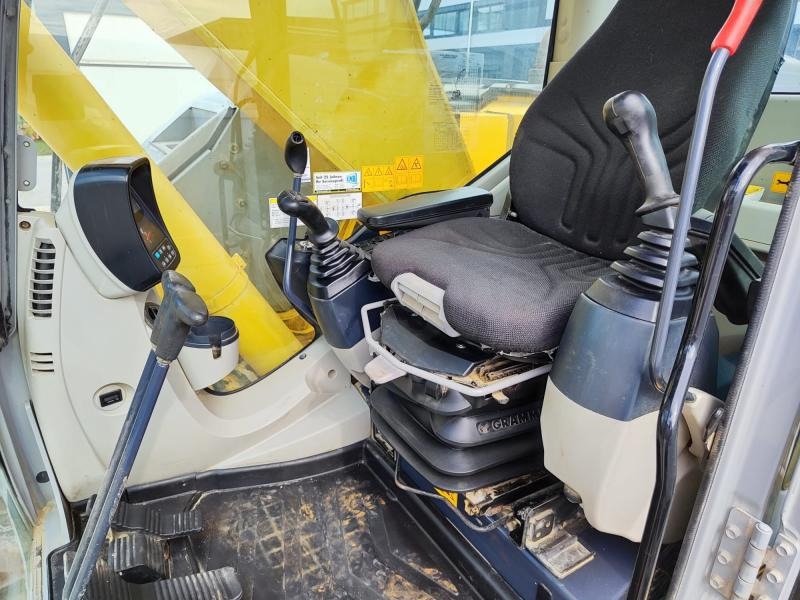 New Holland E235B SR-2 - Гусеничный экскаватор: фото 5 New Holland E235B SR-2 - Гусеничный экскаватор: фото 5