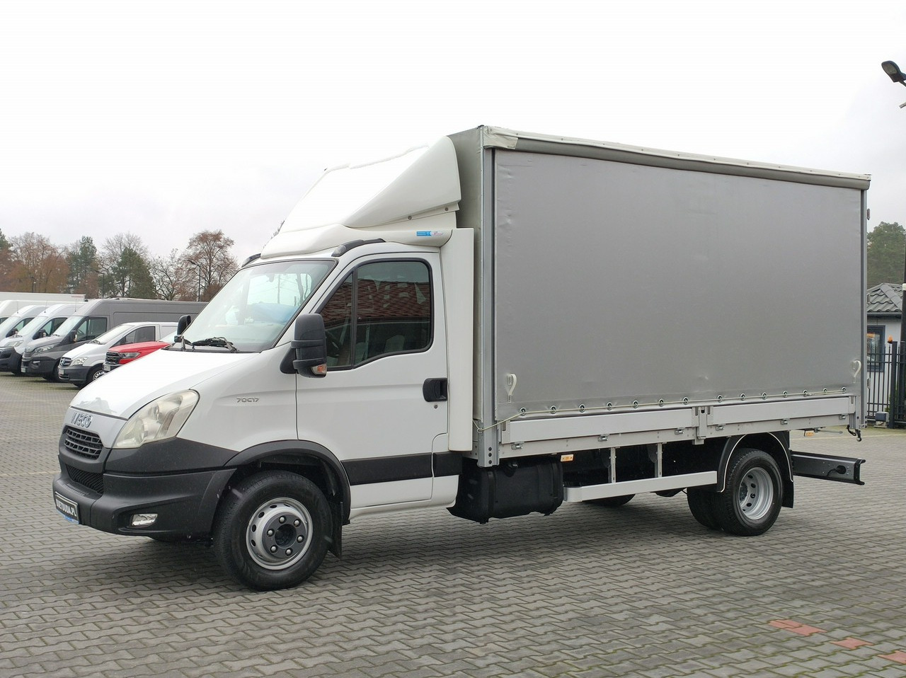 Iveco Daily 70C18 V H - Тентованный фургон: фото 2 Iveco Daily 70C18 V H - Тентованный фургон: фото 2