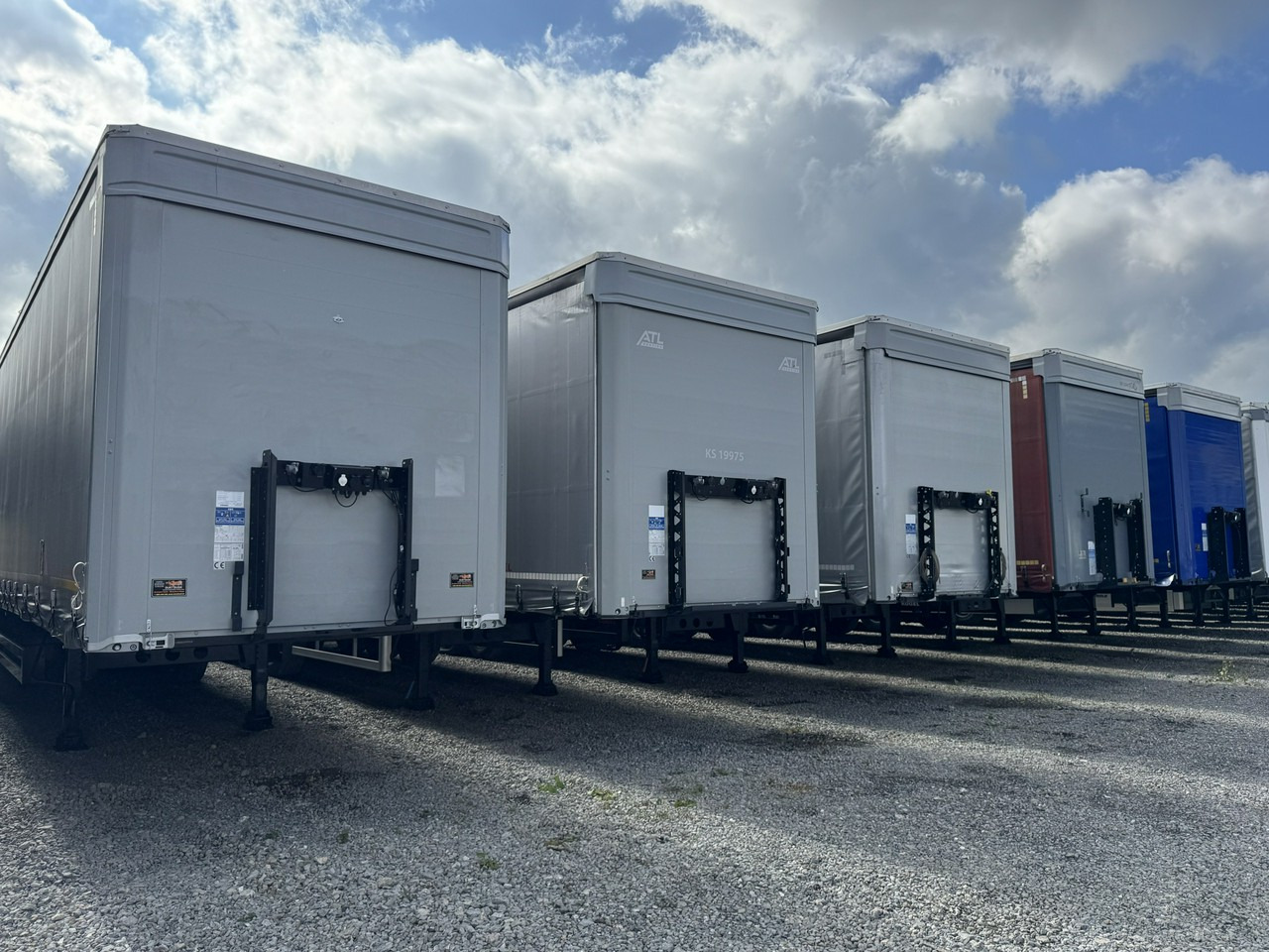 Kogel Coil mulda 3 Osie SAF Dach i Boki Zsuwane - Тентованный полуприцеп: фото 2 Kogel Coil mulda 3 Osie SAF Dach i Boki Zsuwane - Тентованный полуприцеп: фото 2