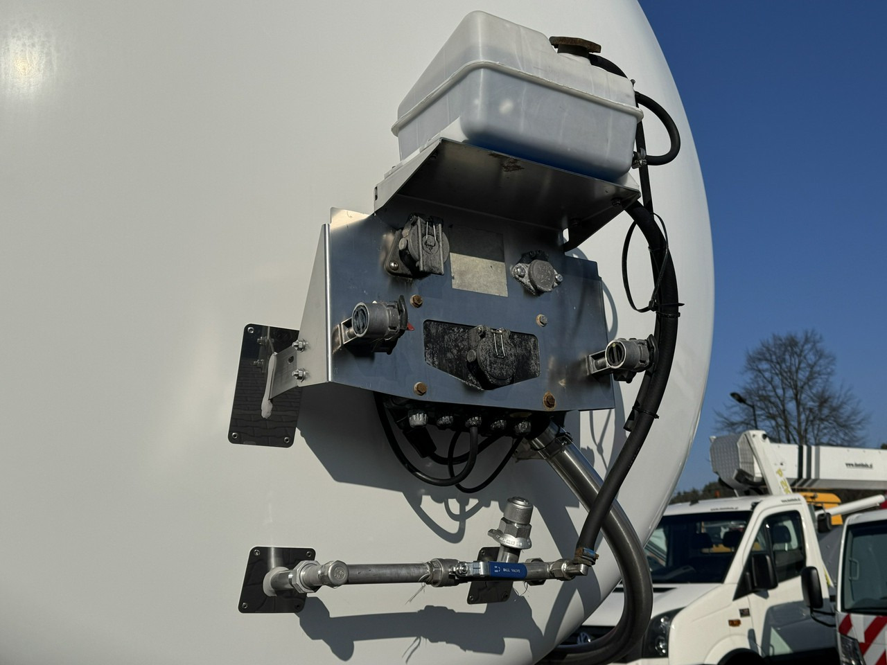 Lag Spożywcza Magyar Izolowana Webasto Pompa Elektryczna do Zrzutu - Полуприцеп-цистерна: фото 5 Lag Spożywcza Magyar Izolowana Webasto Pompa Elektryczna do Zrzutu - Полуприцеп-цистерна: фото 5