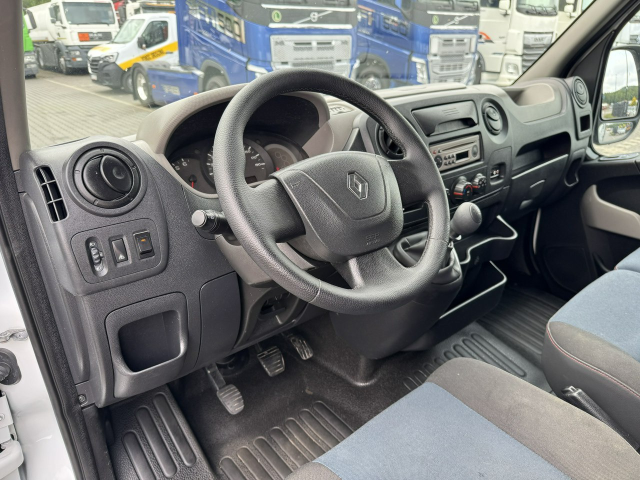 Малотоннажный самосвал Renault Master: фото 25 Малотоннажный самосвал Renault Master: фото 25