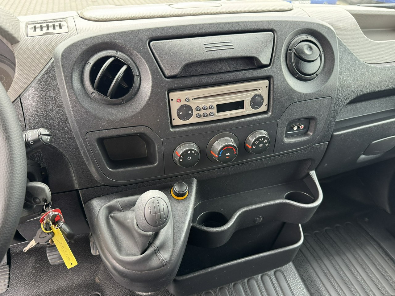 Малотоннажный самосвал Renault Master: фото 28 Малотоннажный самосвал Renault Master: фото 28