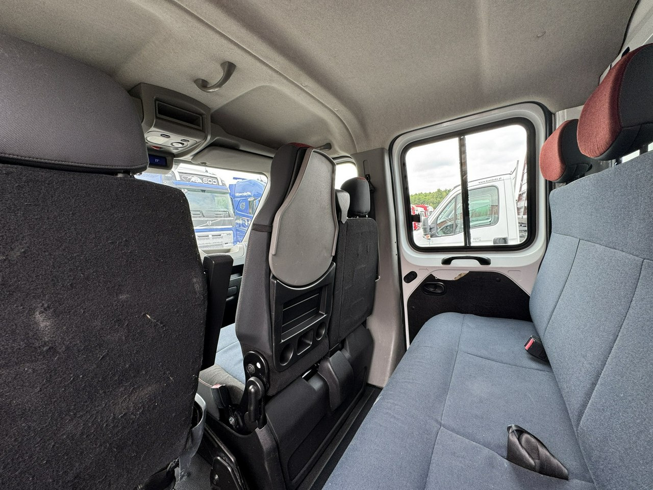 Малотоннажный самосвал Renault Master: фото 32 Малотоннажный самосвал Renault Master: фото 32