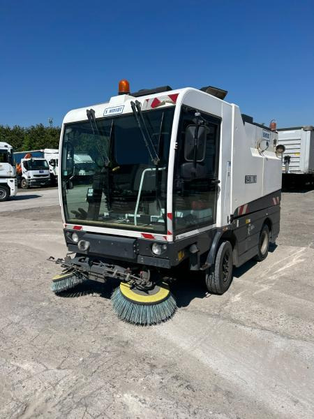 Schmidt Clingo 500 Compact 400 - Подметально-уборочная машина: фото 1 Schmidt Clingo 500 Compact 400 - Подметально-уборочная машина: фото 1
