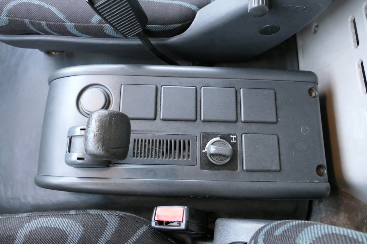 Грузовик с закрытым кузовом IVECO EuroCargo ML 120 E28/P AHK LBW Koffer 7,00x2,44x: фото 12 Грузовик с закрытым кузовом IVECO EuroCargo ML 120 E28/P AHK LBW Koffer 7,00x2,44x: фото 12