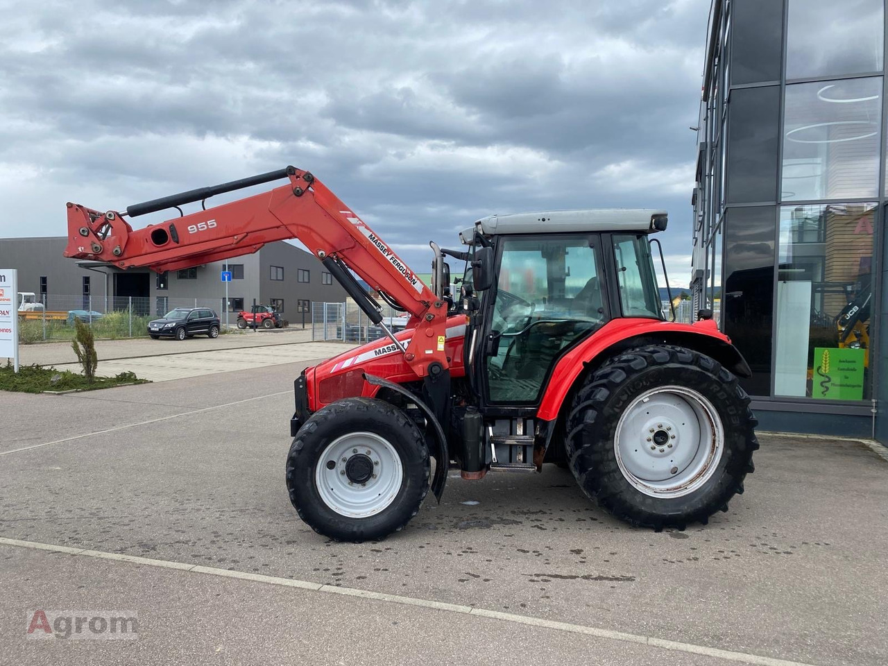 Massey Ferguson 5445 Dyna4 - Трактор: фото 2 Massey Ferguson 5445 Dyna4 - Трактор: фото 2