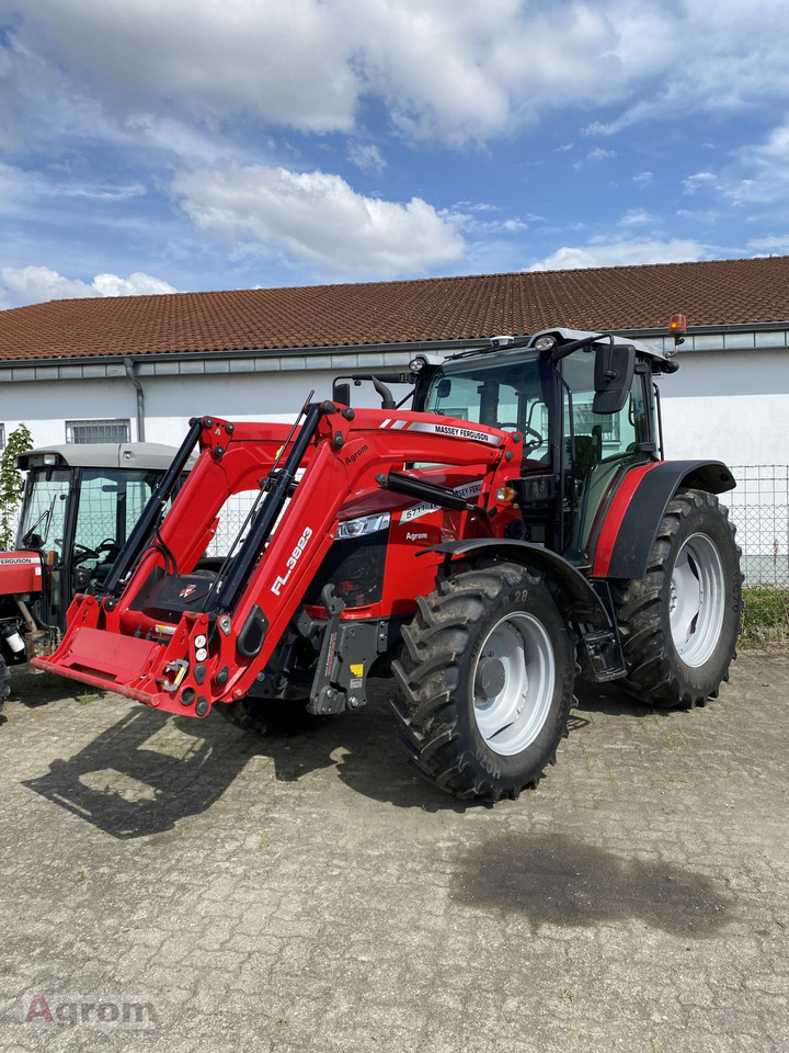Massey Ferguson 5711 M DYNA-4 - Трактор: фото 4 Massey Ferguson 5711 M DYNA-4 - Трактор: фото 4