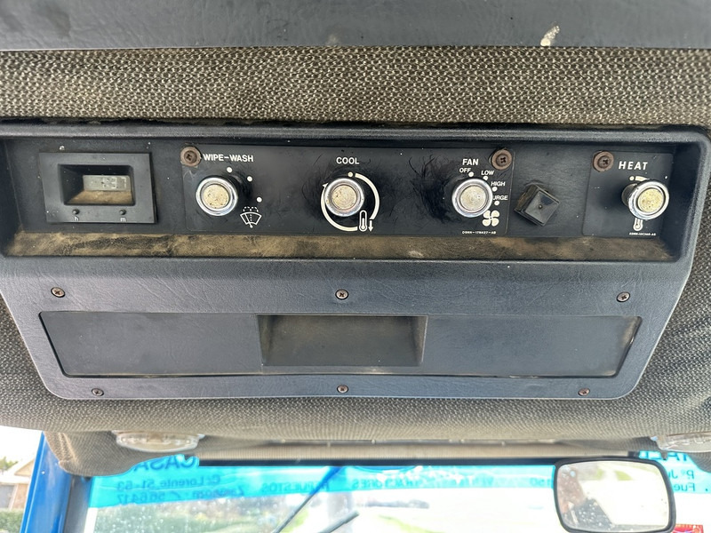 Трактор Ford 8210: фото 12