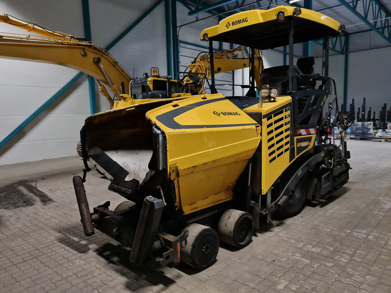 Bomag BF 300 P-2 - Асфальтоукладчик: фото 2 Bomag BF 300 P-2 - Асфальтоукладчик: фото 2