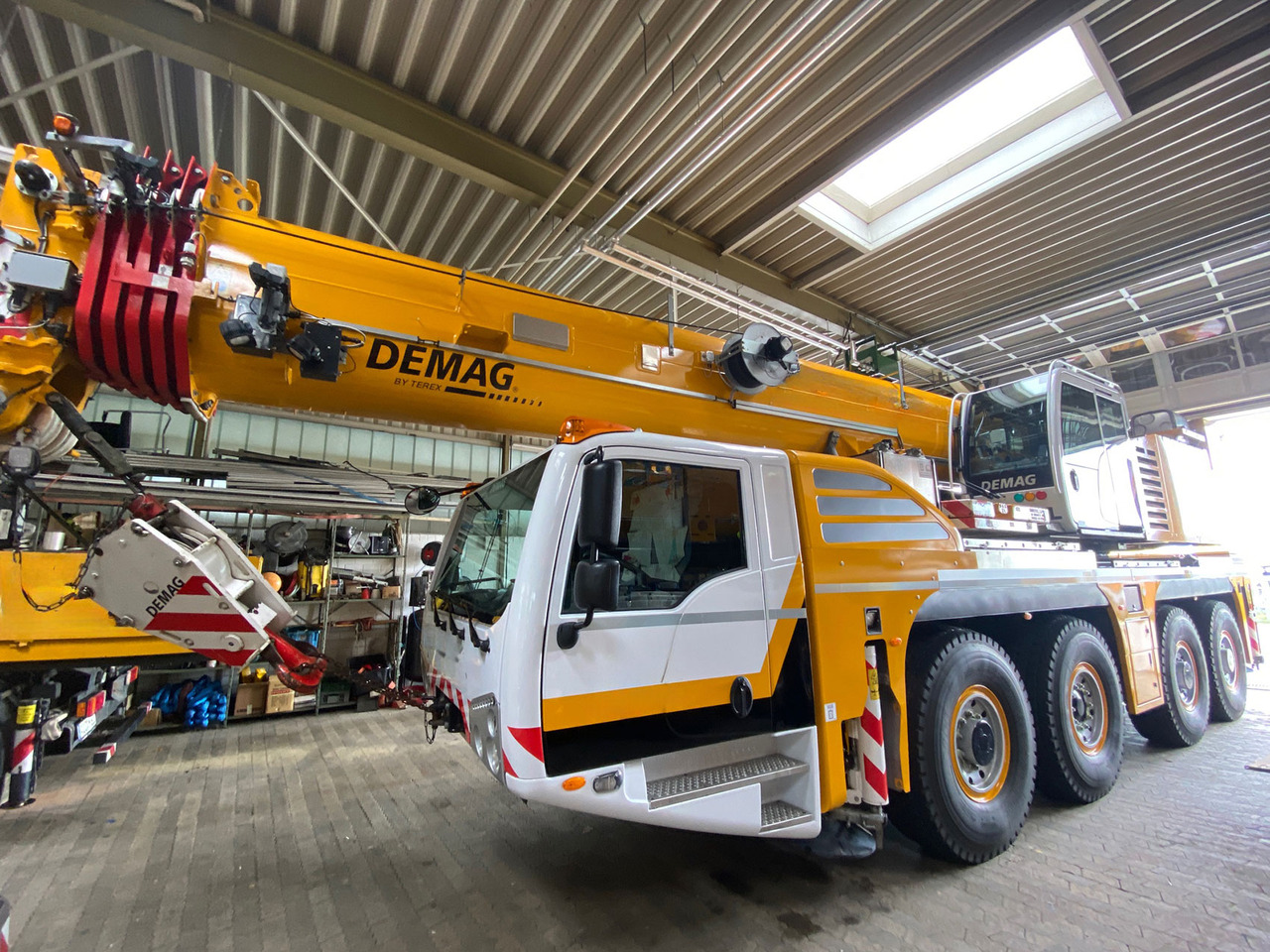 Demag AC 100-4L - Мобильный кран: фото 1 Demag AC 100-4L - Мобильный кран: фото 1