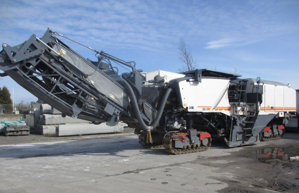 Wirtgen W 250 I - Дорожная фреза: фото 1 Wirtgen W 250 I - Дорожная фреза: фото 1
