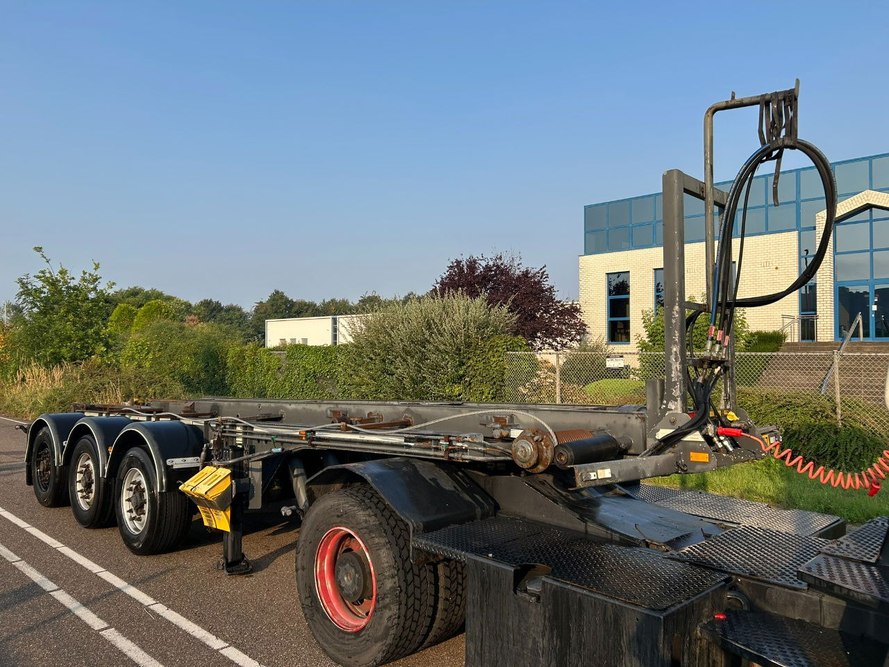 Van Hool Cable system 90 tipping / disc brakes bpw / lifting axle / remote control - Полуприцеп-контейнеровоз/ Сменный кузов: фото 1 Van Hool Cable system 90 tipping / disc brakes bpw / lifting axle / remote control - Полуприцеп-контейнеровоз/ Сменный кузов: фото 1