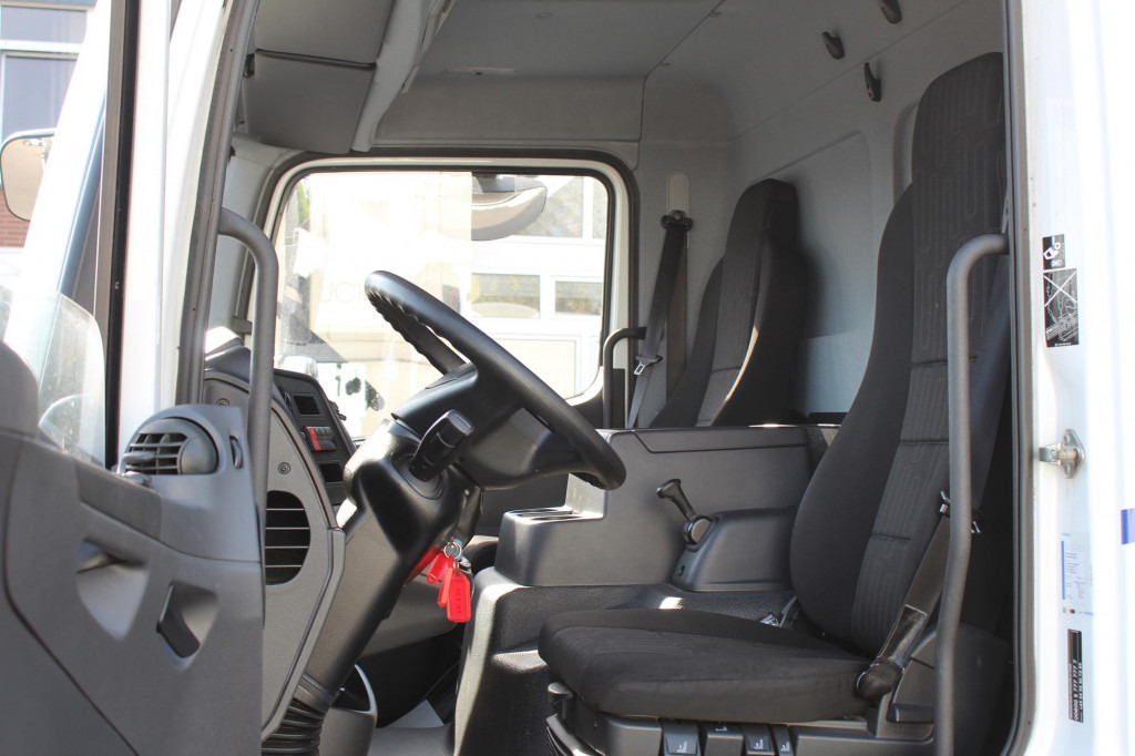 Mercedes-Benz Atego 1221 E6 Koffer Klima LDW Schalter LBW - Грузовик: фото 5 Mercedes-Benz Atego 1221 E6 Koffer Klima LDW Schalter LBW - Грузовик: фото 5