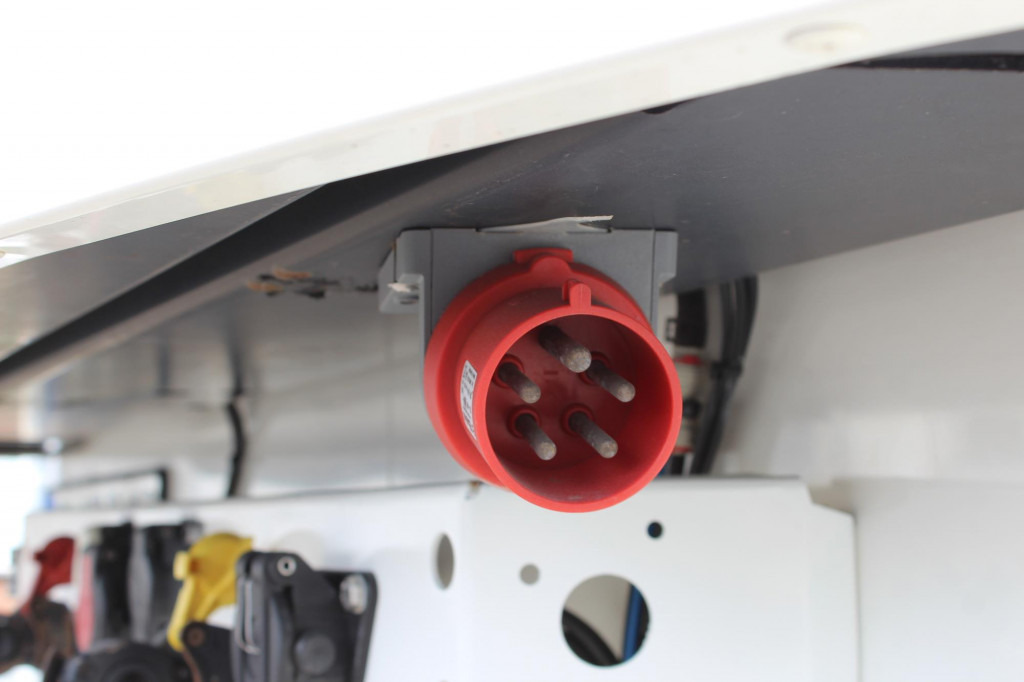 SCHMITZ Blumenbreite TW LBW Lenkachse Rent-Miete - Полуприцеп-рефрижератор: фото 4 SCHMITZ Blumenbreite TW LBW Lenkachse Rent-Miete - Полуприцеп-рефрижератор: фото 4