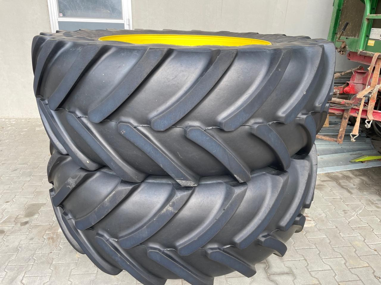 John Deere 6R250 Kompletträder 650/65 R42, Bridgestone Decken - Трактор: фото 1 John Deere 6R250 Kompletträder 650/65 R42, Bridgestone Decken - Трактор: фото 1