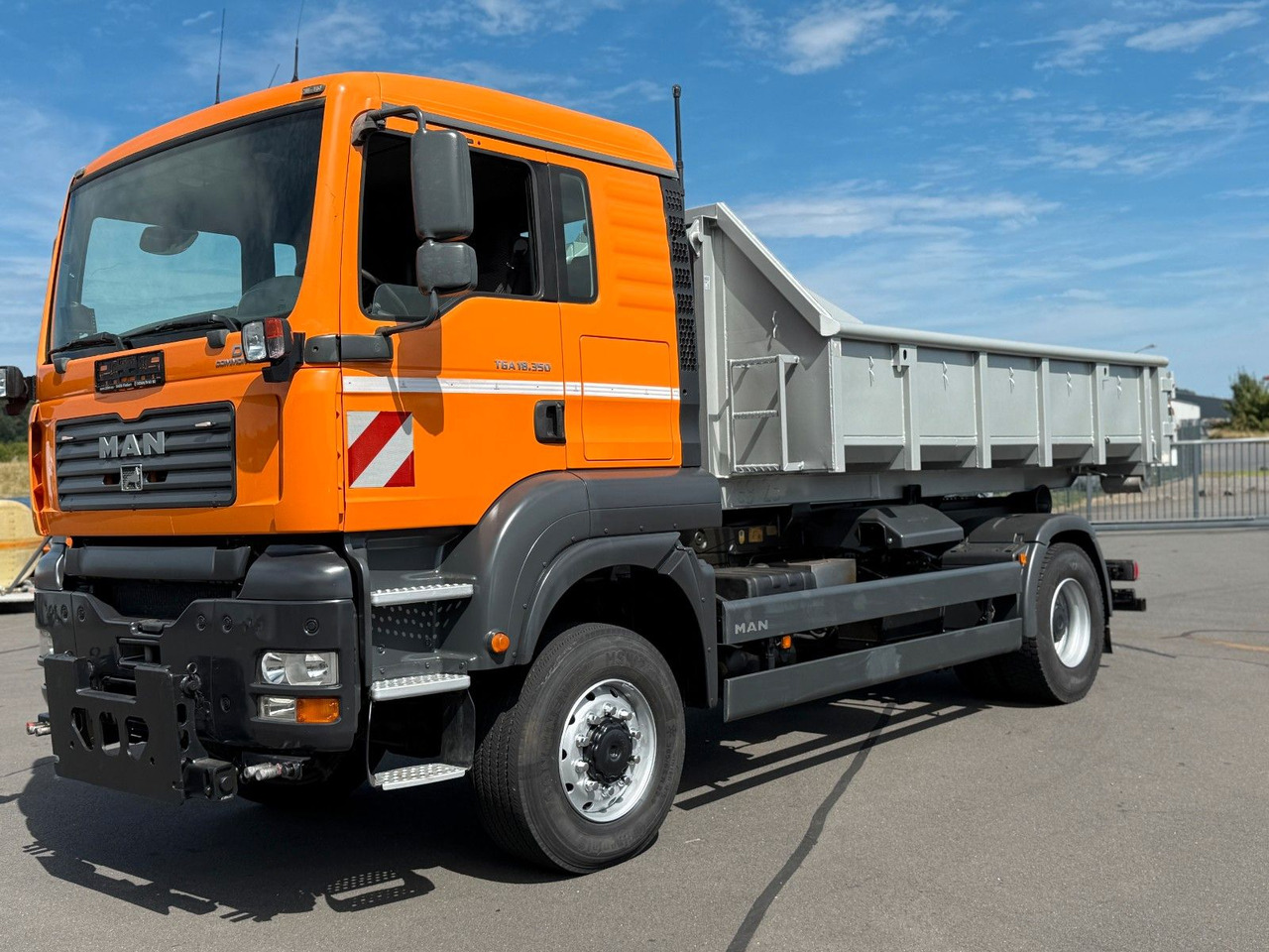 MAN TGA 18.350 4x4 Meiler Abroller RK 14.45 Winterd. - Крюковой мультилифт: фото 1 MAN TGA 18.350 4x4 Meiler Abroller RK 14.45 Winterd. - Крюковой мультилифт: фото 1