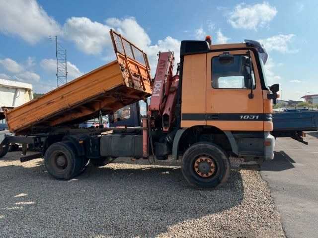 Mercedes-Benz Actros 1831 4x4 Kipper - Kran- Kupplung- Blattfe - Самосвал, Автоманипулятор: фото 1 Mercedes-Benz Actros 1831 4x4 Kipper - Kran- Kupplung- Blattfe - Самосвал, Автоманипулятор: фото 1