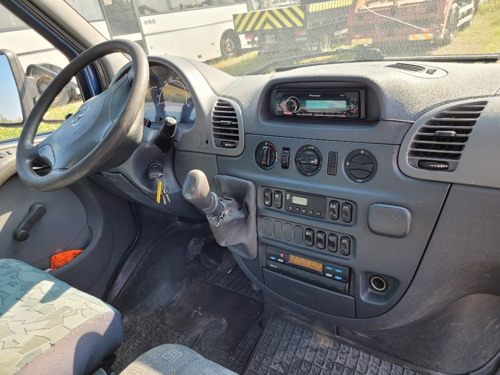 Малотоннажный бортовой грузовик MERCEDES – BENZ SPRINTER 616CDI HIAB 027-2 Crane 10.2004: фото 15