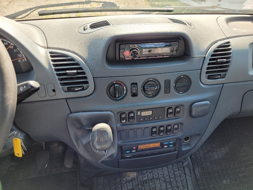 Малотоннажный бортовой грузовик MERCEDES – BENZ SPRINTER 616CDI HIAB 027-2 Crane 10.2004: фото 17