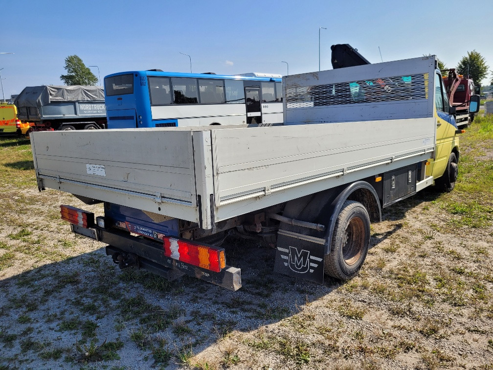 Малотоннажный бортовой грузовик MERCEDES – BENZ SPRINTER 616CDI HIAB 027-2 Crane 10.2004: фото 6