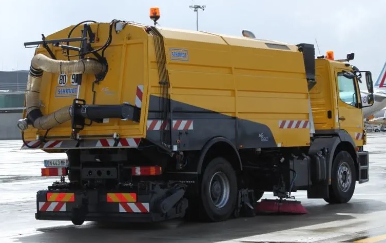 Runway Sweeper Schmidt AS990 - Подметально-уборочная машина: фото 2 Runway Sweeper Schmidt AS990 - Подметально-уборочная машина: фото 2
