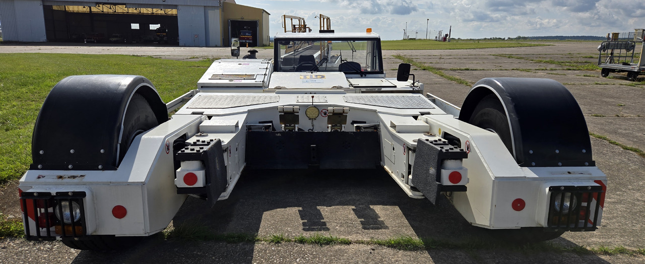 TLD TPX200SF - Аэродромный тягач: фото 1 TLD TPX200SF - Аэродромный тягач: фото 1