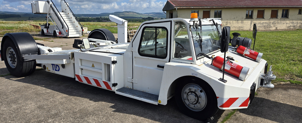 TLD TPX200SF - Аэродромный тягач: фото 2 TLD TPX200SF - Аэродромный тягач: фото 2