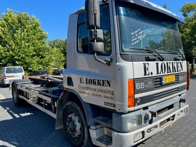 DAF 65.210 FA65.210 - Грузовик-контейнеровоз/ Сменный кузов: фото 2 DAF 65.210 FA65.210 - Грузовик-контейнеровоз/ Сменный кузов: фото 2