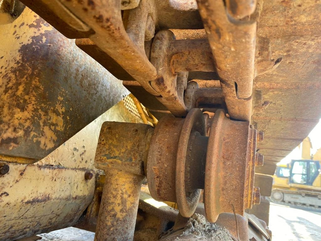 Гусеничный погрузчик CAT 931: фото 11