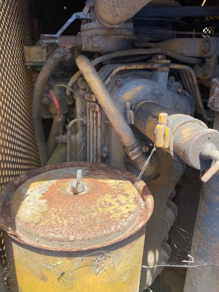 Гусеничный погрузчик CAT 931: фото 8