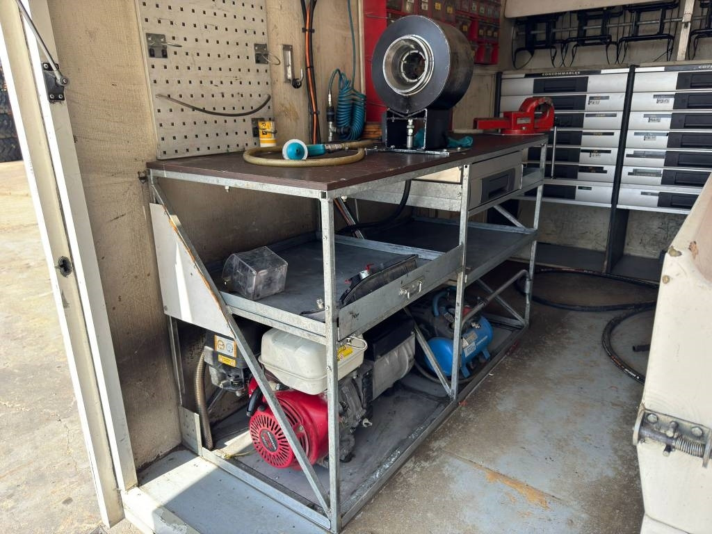 Строительная техника Mercedes-Benz Sprinter 2.2 Ambulance: фото 15 Строительная техника Mercedes-Benz Sprinter 2.2 Ambulance: фото 15