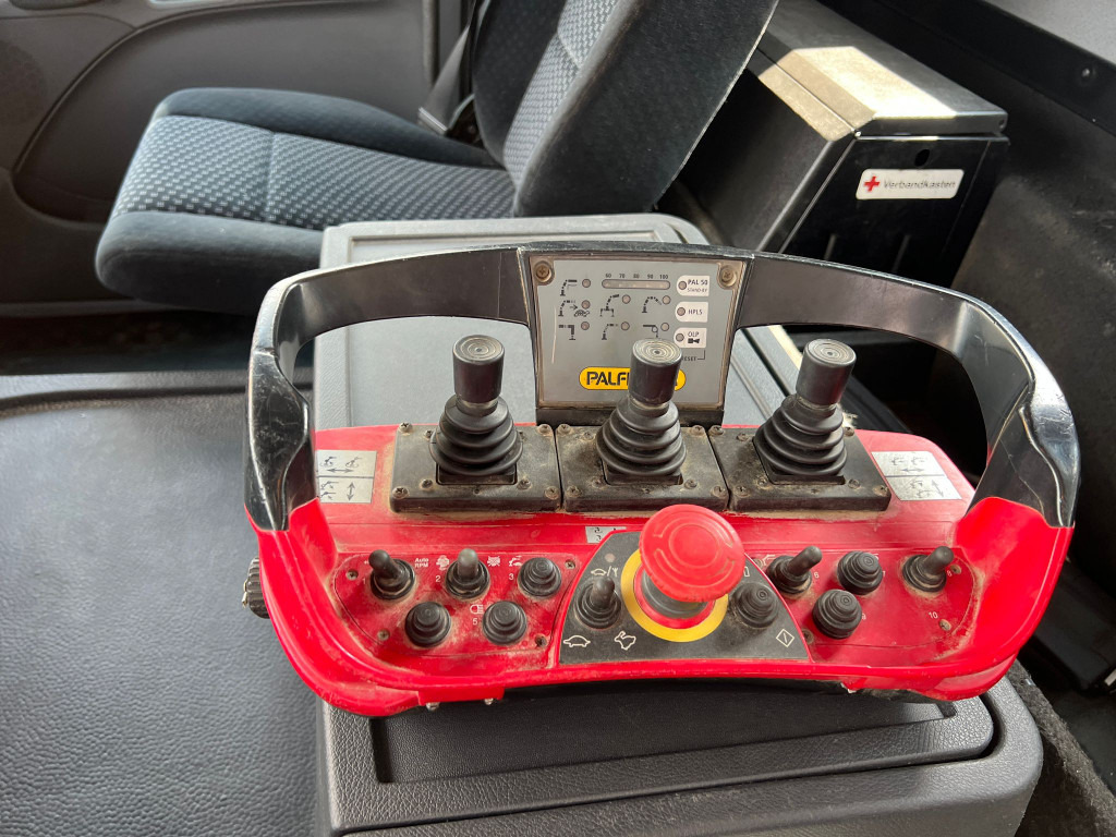 MERCEDES-BENZ Actros 1841 K 2-Achs Kipper Kran Funk 2xhydr+Greifer - Самосвал, Автоманипулятор: фото 4 MERCEDES-BENZ Actros 1841 K 2-Achs Kipper Kran Funk 2xhydr+Greifer - Самосвал, Автоманипулятор: фото 4