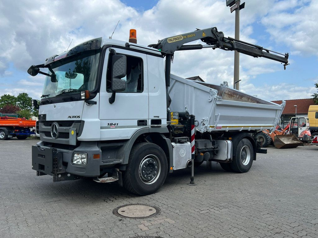 Mercedes-Benz Actros 1841 K 2-Achs Kipper Kran Funk/2xhydr+Gre Mercedes-Benz Actros 1841 K 2-Achs Kipper Kran Funk/2xhydr+Gre - Самосвал, Автоманипулятор: фото 1 Mercedes-Benz Actros 1841 K 2-Achs Kipper Kran Funk/2xhydr+Gre Mercedes-Benz Actros 1841 K 2-Achs Kipper Kran Funk/2xhydr+Gre - Самосвал, Автоманипулятор: фото 1