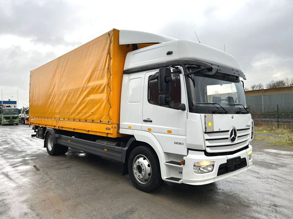 Mercedes-Benz Atego 1230 L Pritsche LBW Lg.Fhs/Hochd. 7,2m+LBW - Тентованный грузовик: фото 2 Mercedes-Benz Atego 1230 L Pritsche LBW Lg.Fhs/Hochd. 7,2m+LBW - Тентованный грузовик: фото 2
