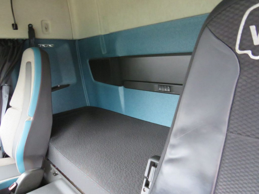 VOLVO (S) Truck FM 380 Pritsche LBW LBW 2to Tautli.+Edscha - Тентованный грузовик: фото 4 VOLVO (S) Truck FM 380 Pritsche LBW LBW 2to Tautli.+Edscha - Тентованный грузовик: фото 4