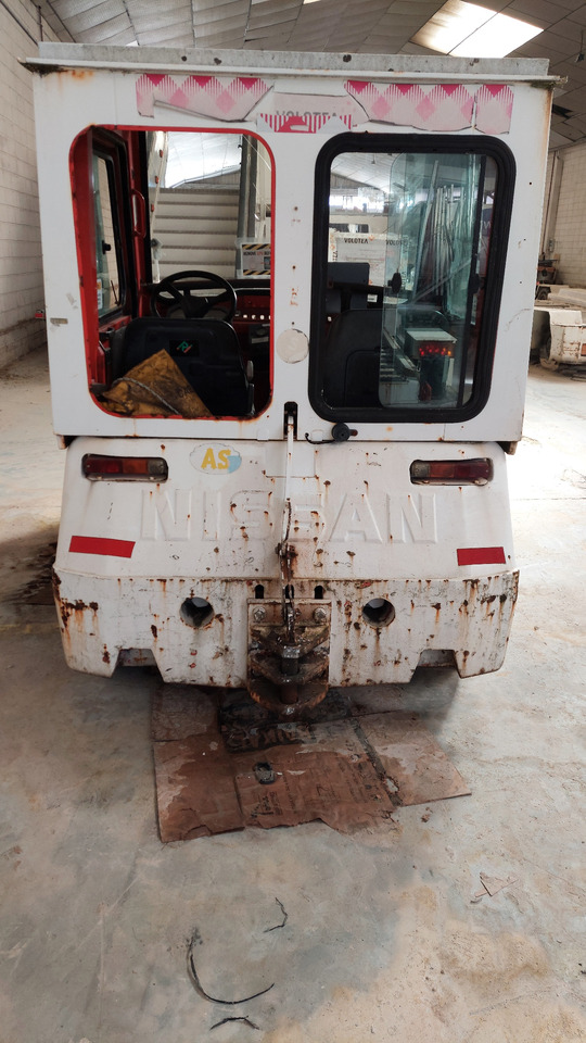 FV02 Nissan Baggage Tractor - Багажный тягач: фото 2 FV02 Nissan Baggage Tractor - Багажный тягач: фото 2