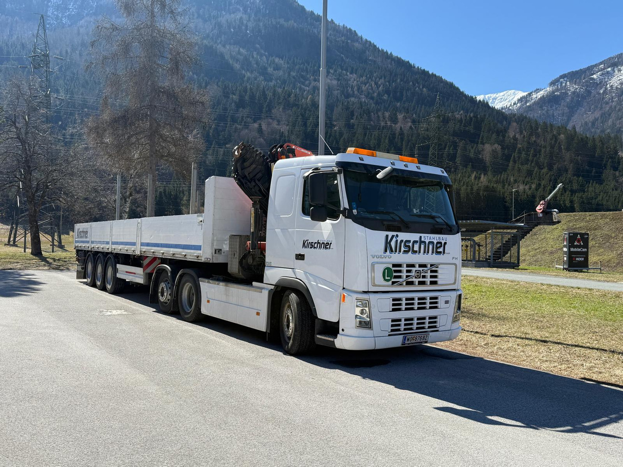 Volvo Kran LKW mit Hangler Auflieger ausziehbar ! - Тягач: фото 1 Volvo Kran LKW mit Hangler Auflieger ausziehbar ! - Тягач: фото 1