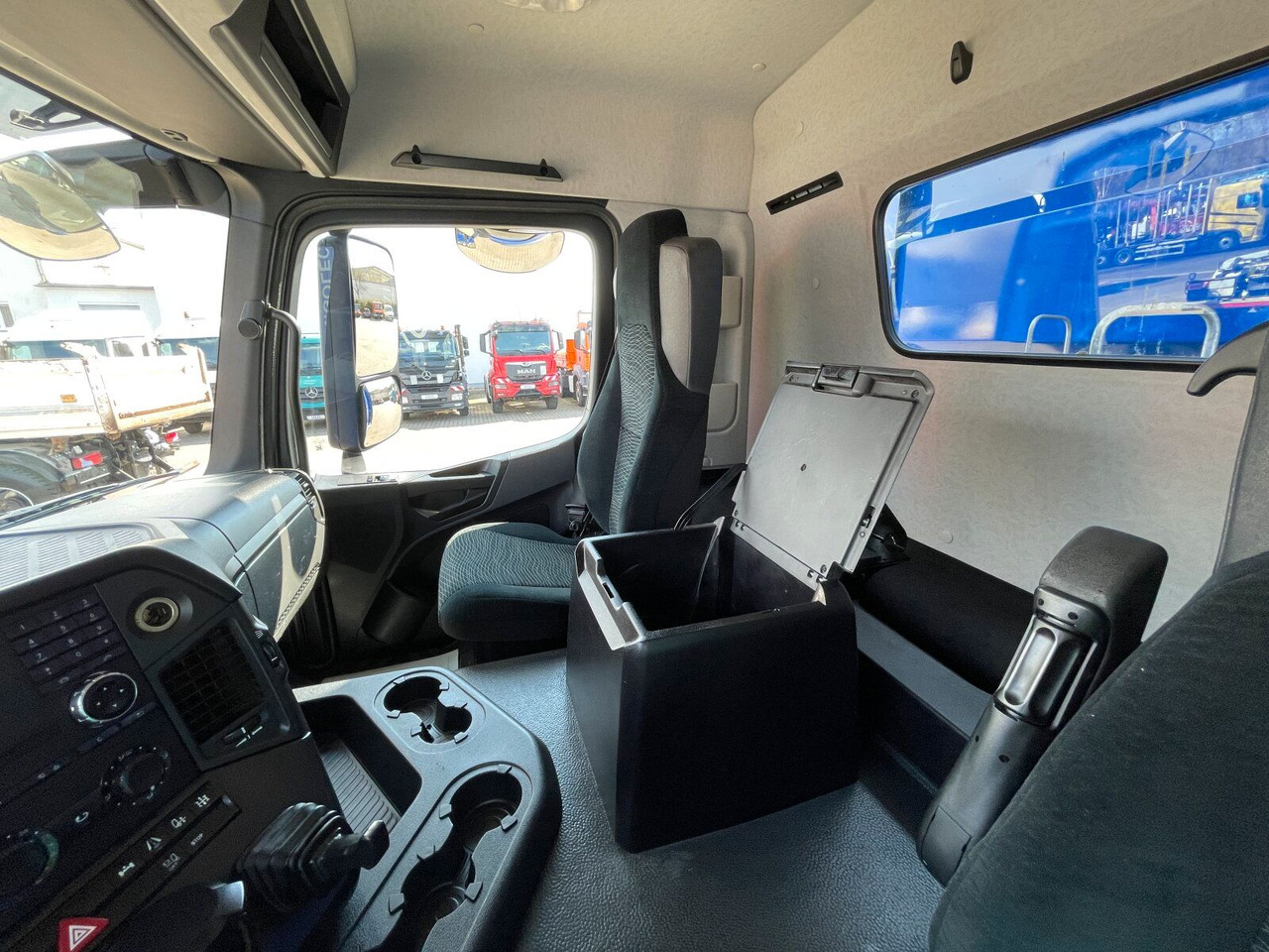 Автоманипулятор Mercedes-Benz AROCS 2536 6x2*4 Kipper Kran HIAB: фото 22