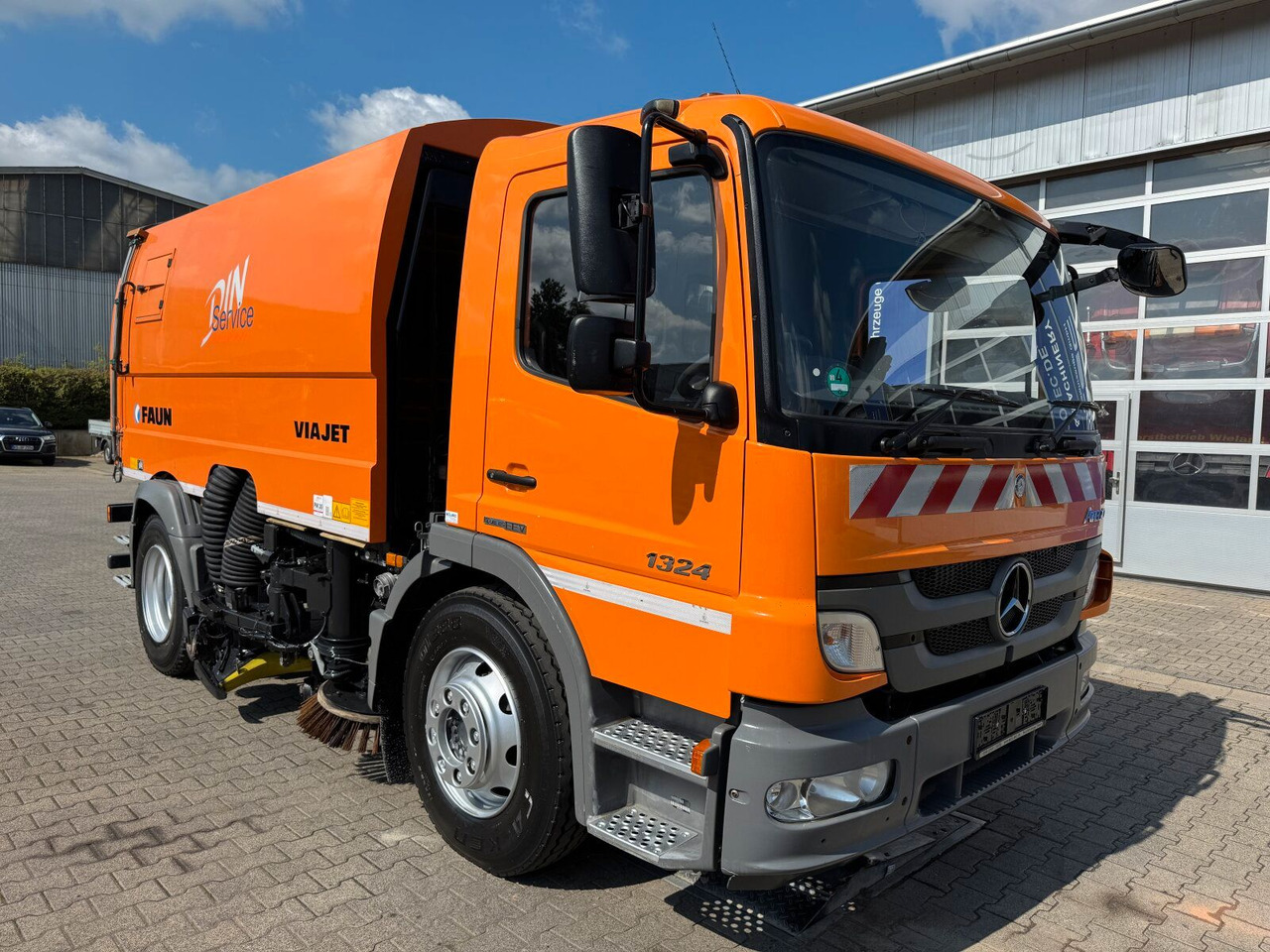 Mercedes-Benz ATEGO 1324 4x2 Kehrmaschine FAUN Viajet 6R/H - Подметально-уборочная машина: фото 1 Mercedes-Benz ATEGO 1324 4x2 Kehrmaschine FAUN Viajet 6R/H - Подметально-уборочная машина: фото 1