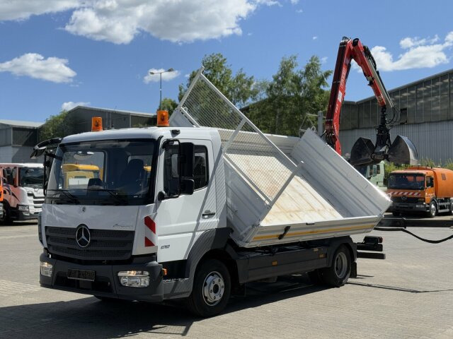 Mercedes-Benz ATEGO 818 4x2 Euro 6 Kipper Kran FASSI F65B.0.22 - Малотоннажный самосвал: фото 4 Mercedes-Benz ATEGO 818 4x2 Euro 6 Kipper Kran FASSI F65B.0.22 - Малотоннажный самосвал: фото 4