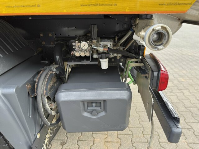 Mercedes-Benz Atego 1324 4x2 Kehrmaschine Schmidt SKF S7B 7 m³ - Подметально-уборочная машина: фото 4 Mercedes-Benz Atego 1324 4x2 Kehrmaschine Schmidt SKF S7B 7 m³ - Подметально-уборочная машина: фото 4