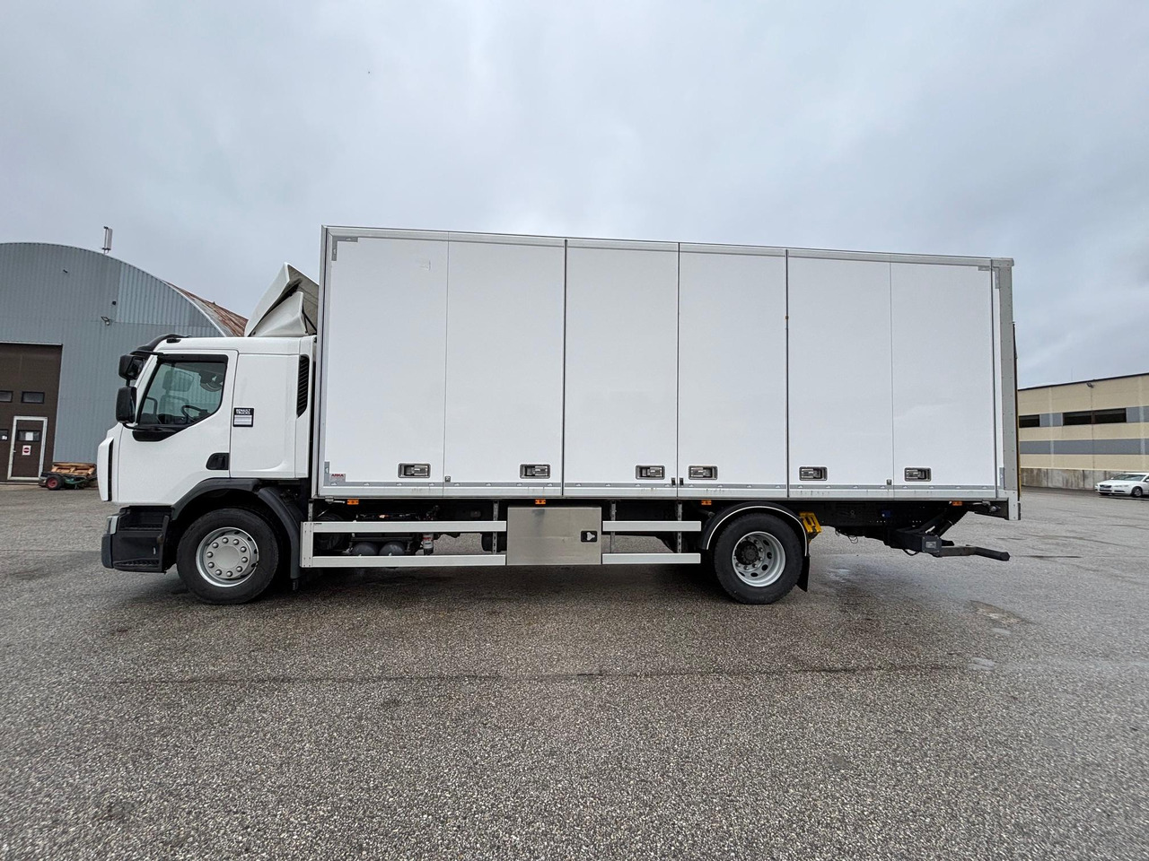 RENAULT D WIDE 320 - Грузовик с закрытым кузовом: фото 5 RENAULT D WIDE 320 - Грузовик с закрытым кузовом: фото 5