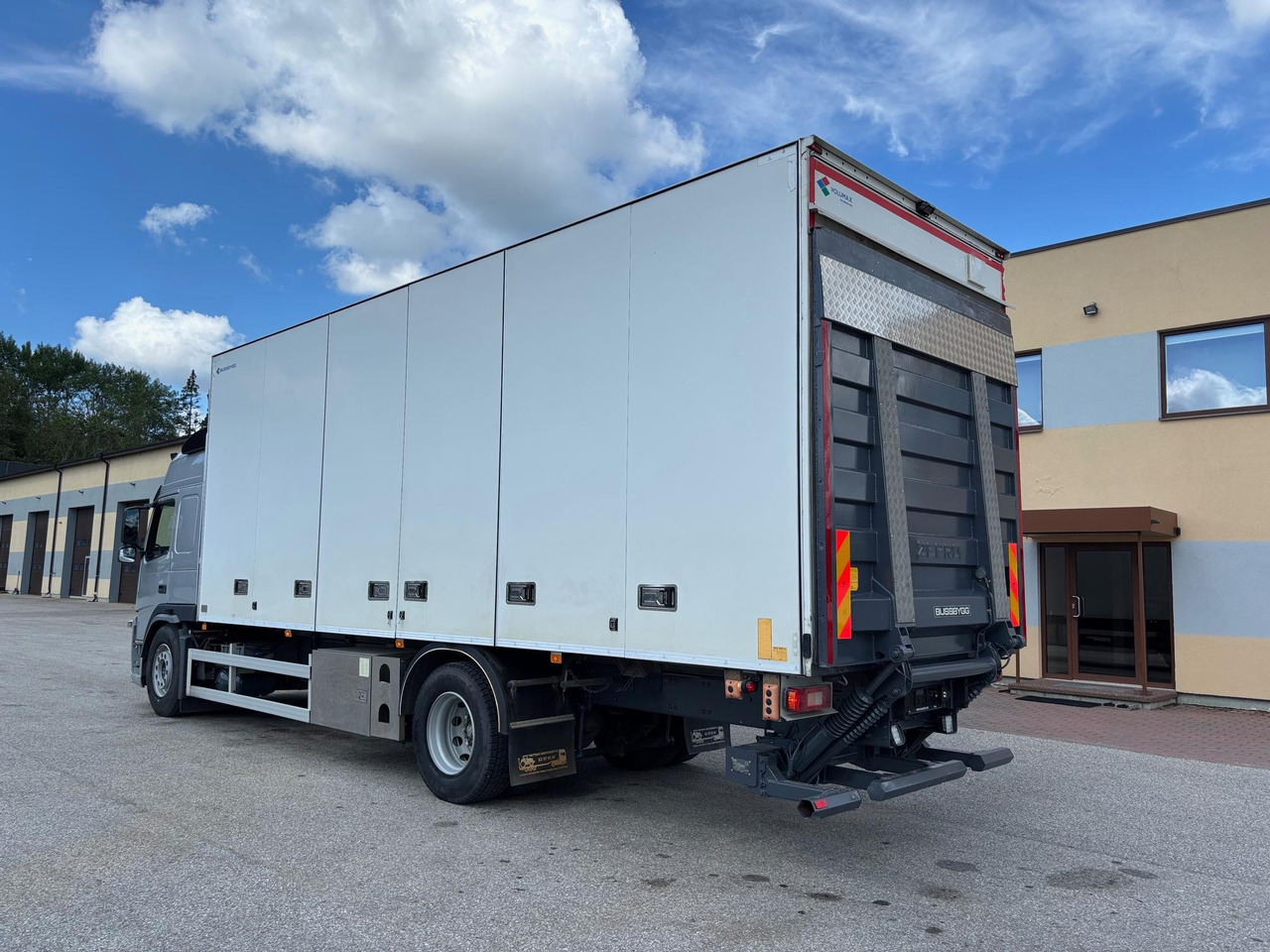 Грузовик с закрытым кузовом VOLVO FM330: фото 6