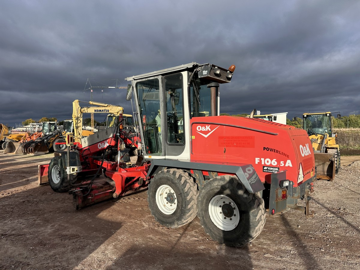 NEW HOLLAND F 106.5 - 6x6 Laser Topcon- Klima Cummins 6 Zyl. - Грейдер: фото 5 NEW HOLLAND F 106.5 - 6x6 Laser Topcon- Klima Cummins 6 Zyl. - Грейдер: фото 5