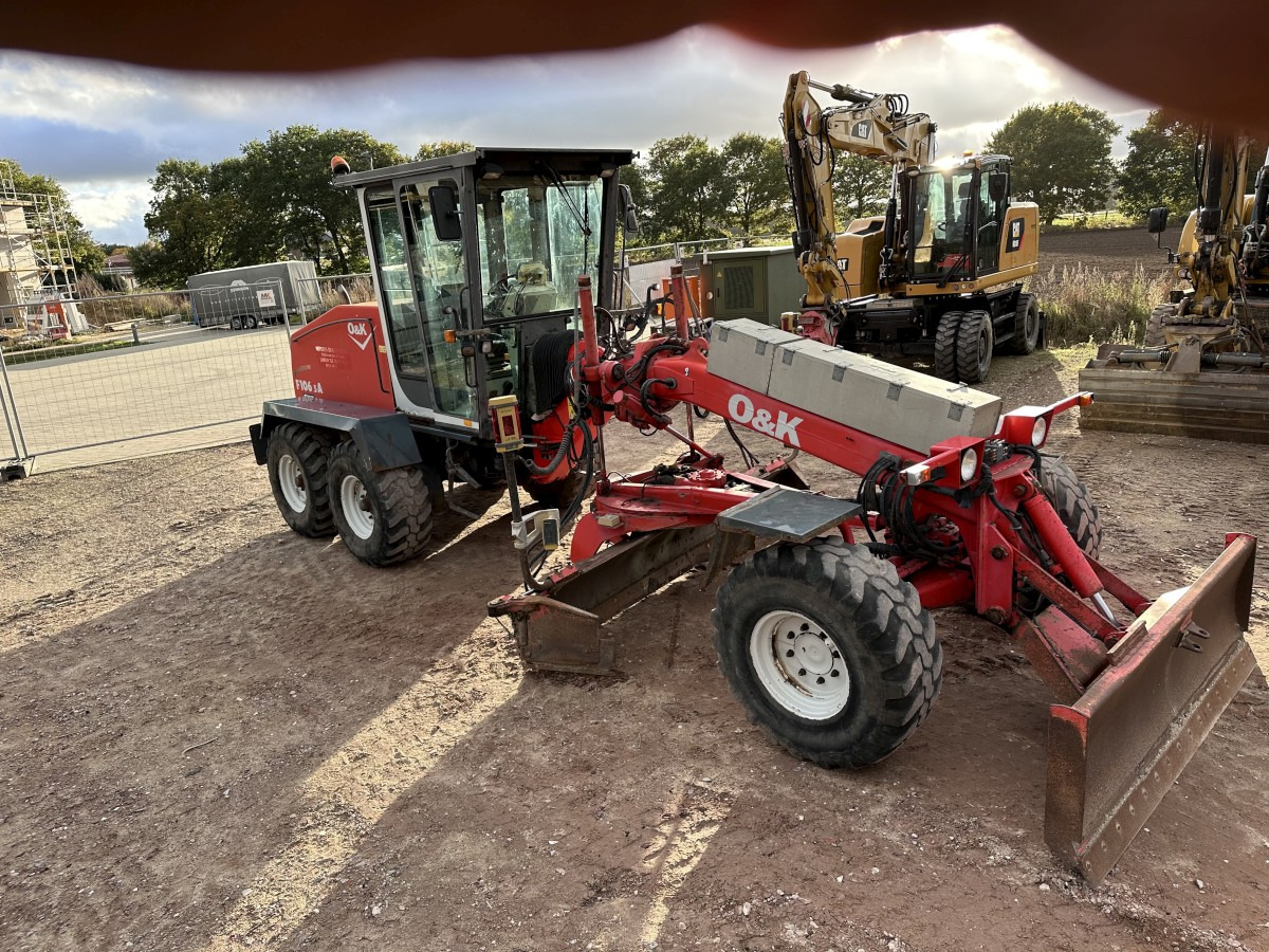 NEW HOLLAND F 106.5 - 6x6 Laser Topcon- Klima Cummins 6 Zyl. - Грейдер: фото 4 NEW HOLLAND F 106.5 - 6x6 Laser Topcon- Klima Cummins 6 Zyl. - Грейдер: фото 4