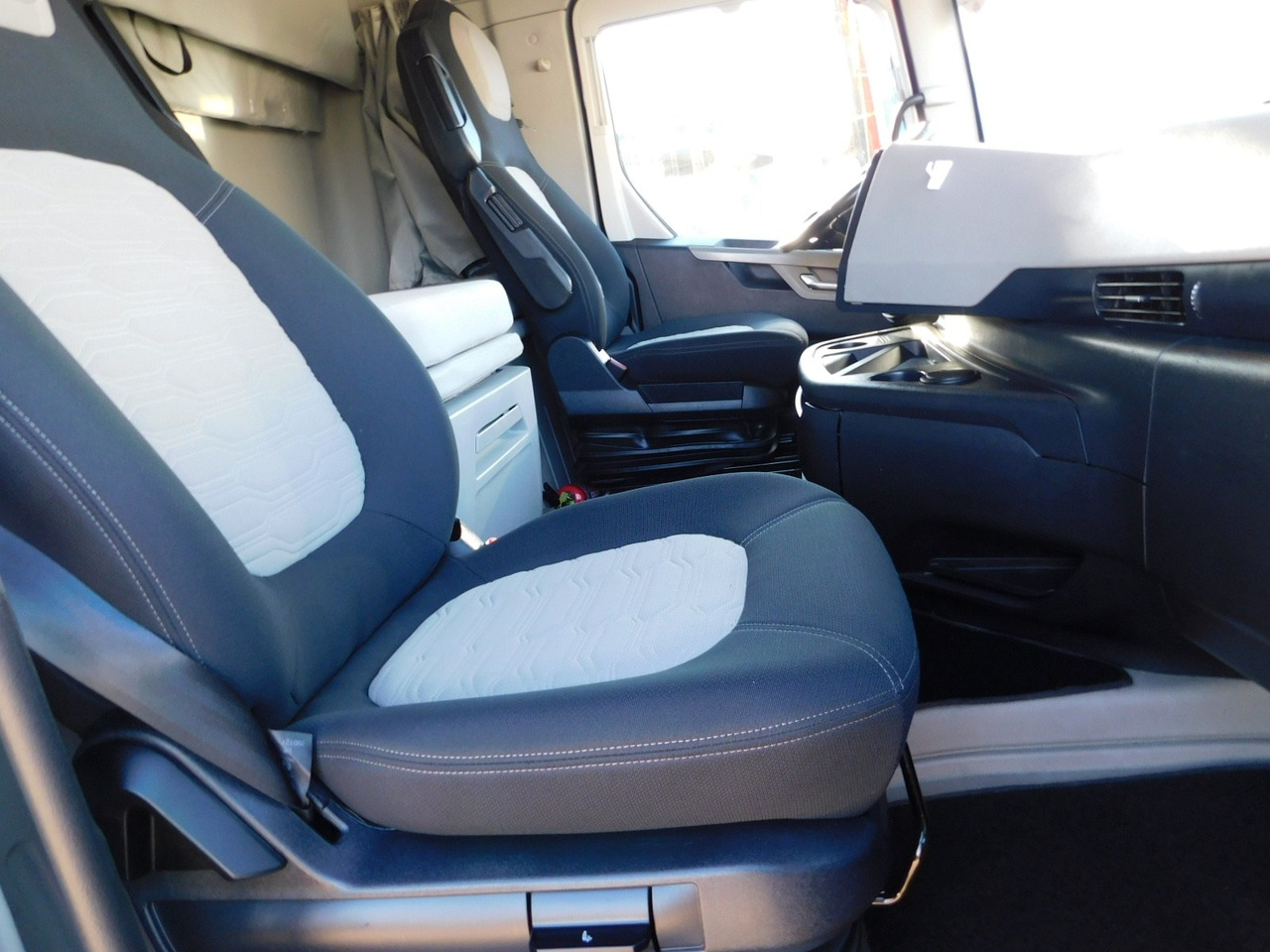 Ford F max ll 4x2 scab e6 12tx2620 - Тягач: фото 5 Ford F max ll 4x2 scab e6 12tx2620 - Тягач: фото 5