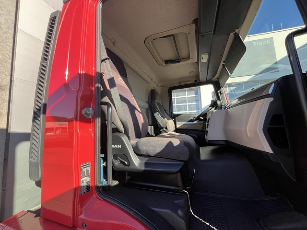 MAN TGM 18.320 4x2 BL Durchladbar - mit Tandemhänger - Тентованный грузовик: фото 5 MAN TGM 18.320 4x2 BL Durchladbar - mit Tandemhänger - Тентованный грузовик: фото 5