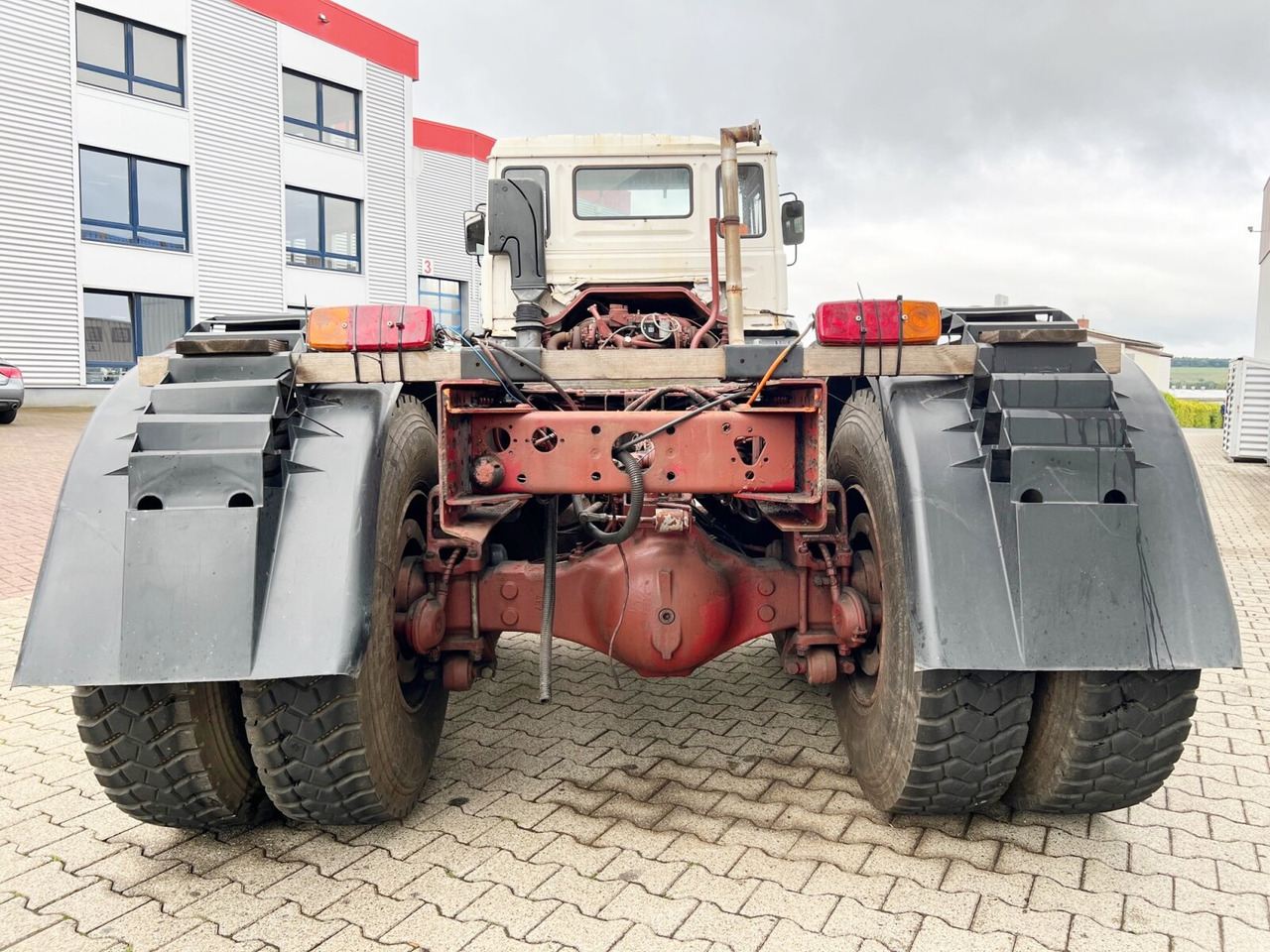 Фото интерьера 1: Грузовик-шасси 260-34 AHW 6x6 260-34 AHW 6x6, V8, Manual, Full Steel